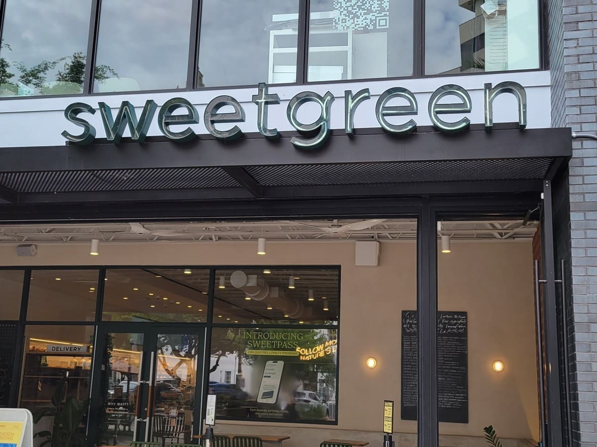 A building with a sign that says sweet green.